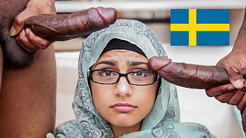 MIA KHALIFA - Min pojkvä_n lå_ter mig inte ha en trekant, så_ jag hade sex med två_ svarta mä_n